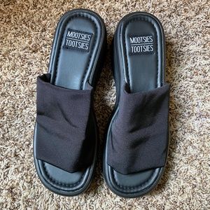 NWOT Mootsie Tootsies black sandal slides size 8